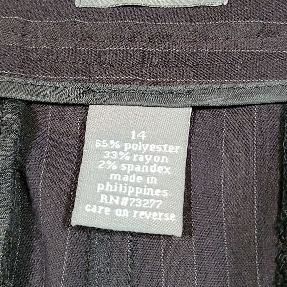 🔹️Apt 9 Black Pinstripe Ava Black Tie Cuffed Dressy Shorts Size 14 - Picture 11 of 12